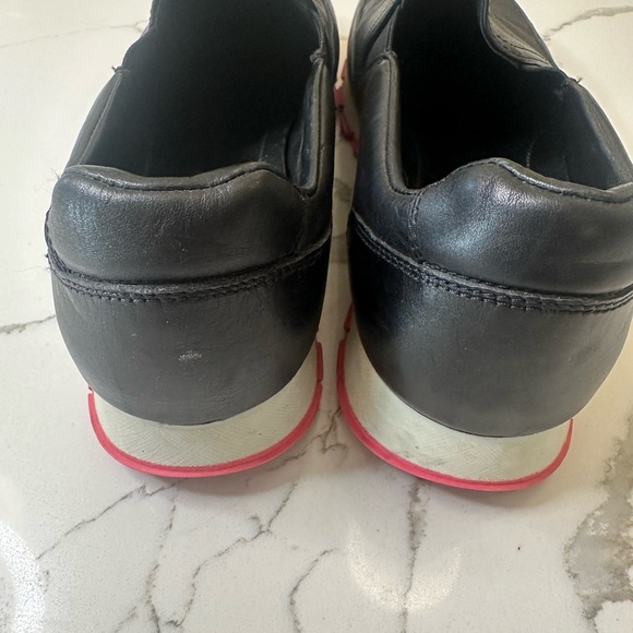 PRADA - Picture 8 of 10